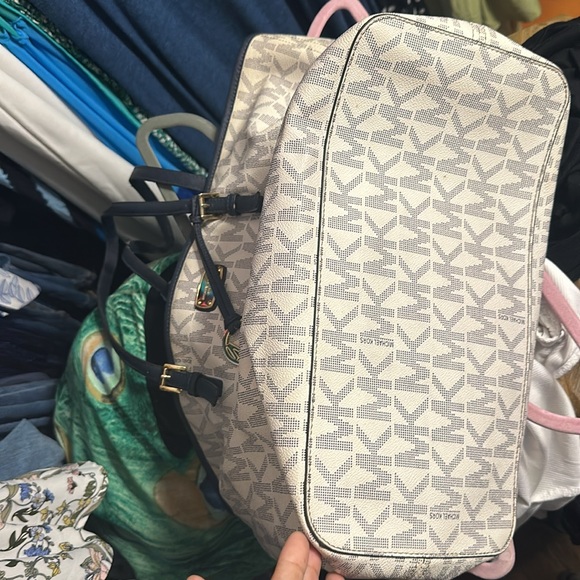 Navy and white large Michael Kors purse - Picture 3 of 4